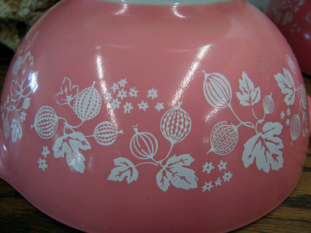 Vintage PYREX Gooseberry Kitchen Accessories Bowls Casserole Moose R