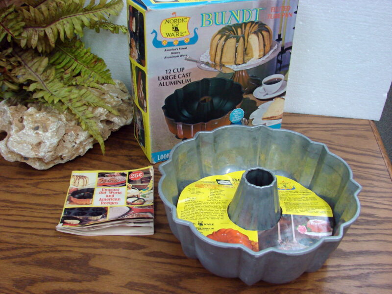 Scandinavian Nordic Ware Northland Heavy Duty Aluminum Bundt Pan w/ Box Recipes, Moose-R-Us.Com Log Cabin Decor