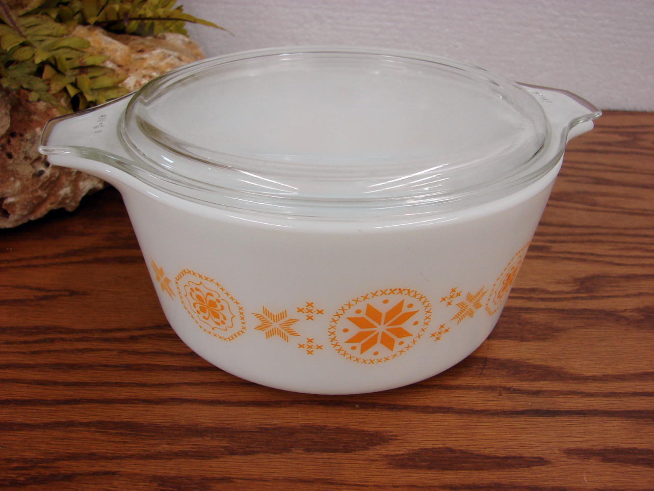 Pyrex Butterfly Gold Divided Casserole Dish With Decorative Lid