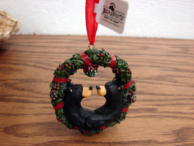 New Big Sky Carvers Bearfoots Bears Jeff Fleming Christmas Kisses Ornament, Moose-R-Us.Com Log Cabin Decor