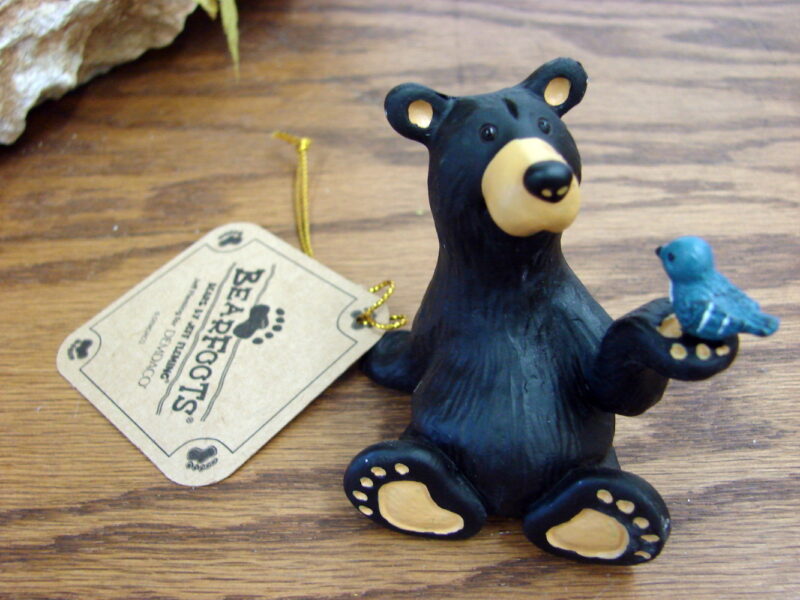 New Big Sky Carvers Bearfoots Bears Jeff Fleming Minnie Bear w/ Bird Figurine, Moose-R-Us.Com Log Cabin Decor