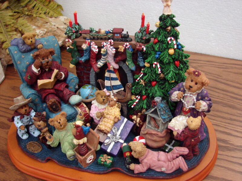 Boyd&#8217;s Bears Cozy Christmas Danbury Mint Display Retired Limited Edition, Moose-R-Us.Com Log Cabin Decor