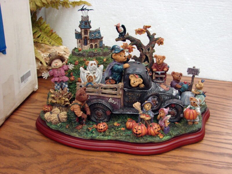 Boyd&#8217;s Bears Haunted Hill Halloween Danbury Mint Display Retired, Moose-R-Us.Com Log Cabin Decor