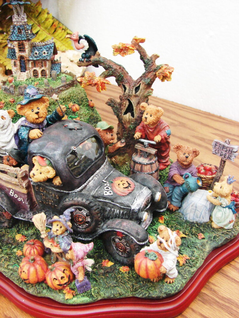 Boyd&#8217;s Bears Haunted Hill Halloween Danbury Mint Display Retired, Moose-R-Us.Com Log Cabin Decor