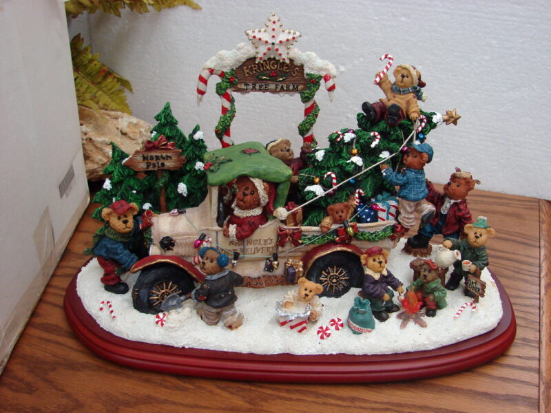 Boyd&#8217;s Bears Kringle&#8217;s Tree Farm Christmas Danbury Mint Display Retired, Moose-R-Us.Com Log Cabin Decor