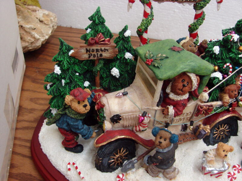 Boyd&#8217;s Bears Kringle&#8217;s Tree Farm Christmas Danbury Mint Display Retired, Moose-R-Us.Com Log Cabin Decor