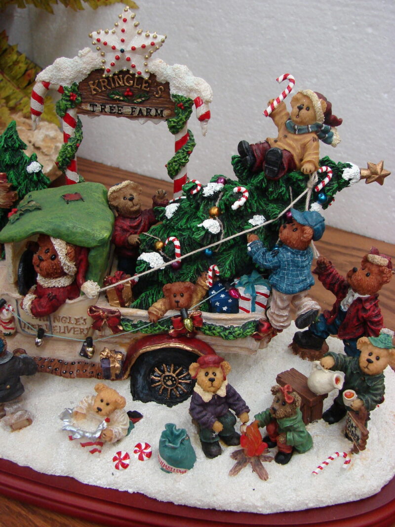 Boyd&#8217;s Bears Kringle&#8217;s Tree Farm Christmas Danbury Mint Display Retired, Moose-R-Us.Com Log Cabin Decor