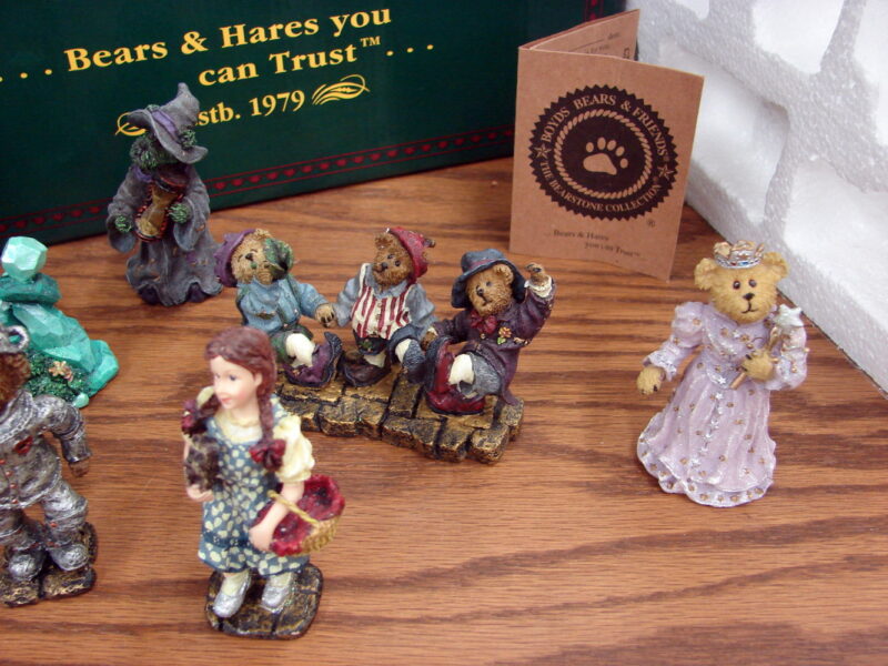 Boyd&#8217;s Bears Wizard of Oz Yellow Brick Road Oz 8 Pc Bearstone NIB, Moose-R-Us.Com Log Cabin Decor