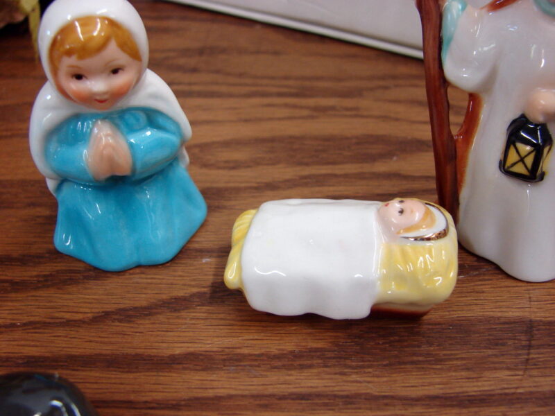 Vintage Miniature Goebel 1986 W. Germany 10 Pc Porcelain Nativity Set #70787 Box, Moose-R-Us.Com Log Cabin Decor