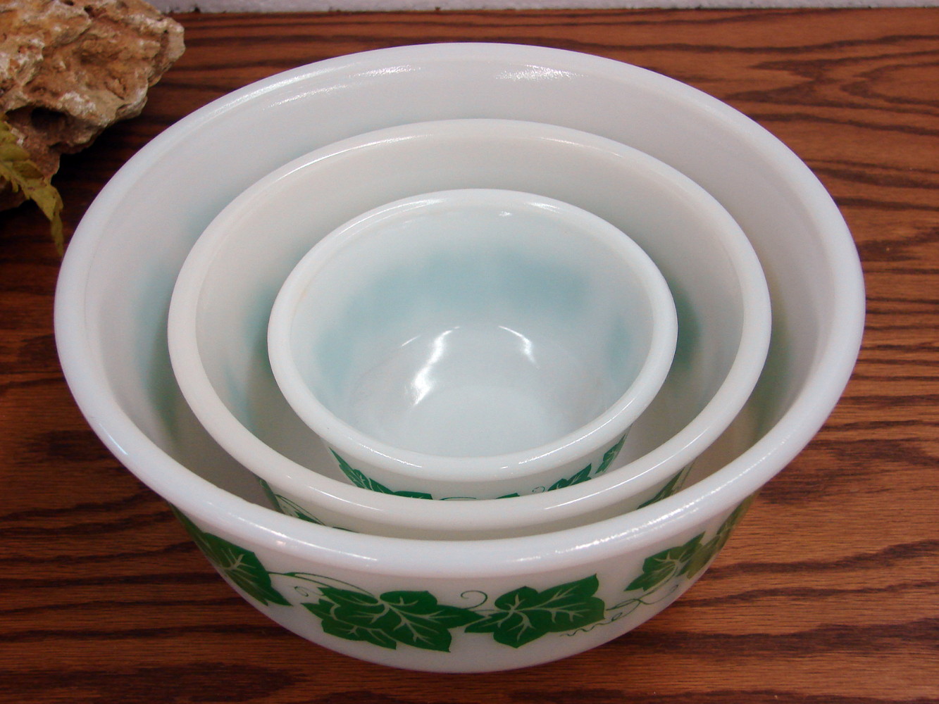 HAZEL ATLAS ~ Green Ivy ~ Milk Glass Nesting Mixing Bowls ~ Set