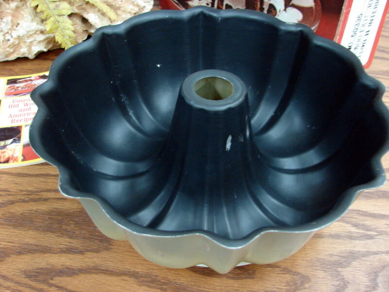 Scandinavian Nordic Ware Aluminum Bundt Pan w/ Box Avocado, Moose-R-Us.Com Log Cabin Decor