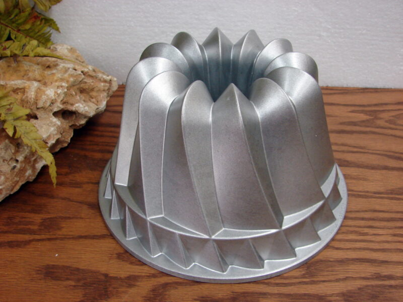 Scandinavian Nordic Ware Heavy Duty Kugelhopf Bundt Cake Pan, Moose-R-Us.Com Log Cabin Decor