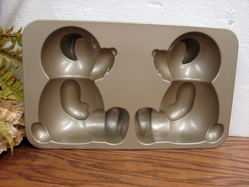 Scandinavian Nordic Ware Heavy Duty Build a Bear Sitting Mold Cake Pan 10 Cups, Moose-R-Us.Com Log Cabin Decor