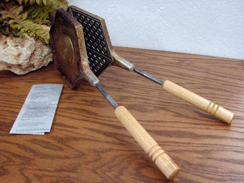 Vintage Pizzelle Baker Authentic Waffle Cookie Iron Berarducci Bros 150 WB, Moose-R-Us.Com Log Cabin Decor