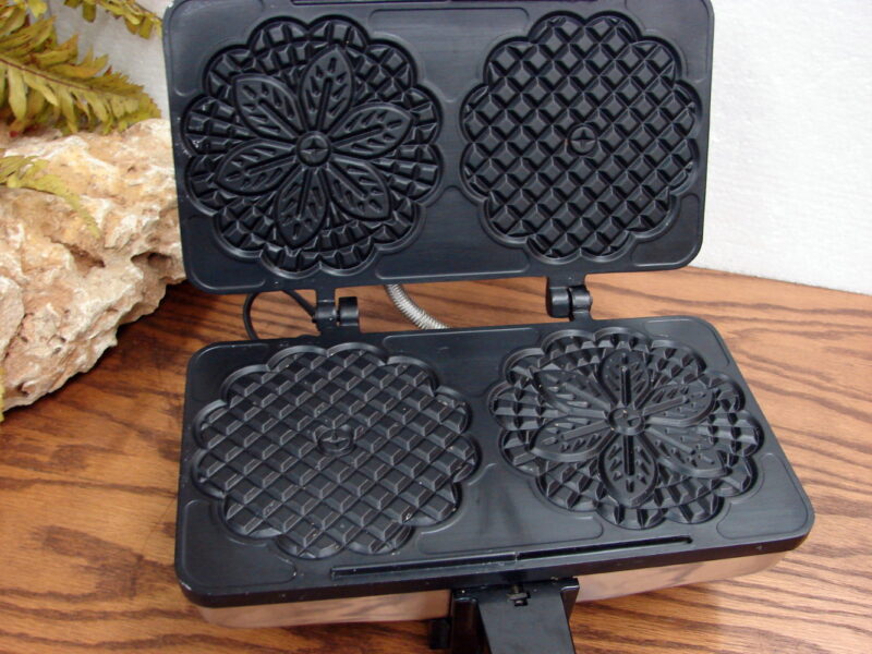 Vintage Electric Pizzelle Baker Prego VillaWare 3600 Authentic Italian Cookies, Moose-R-Us.Com Log Cabin Decor