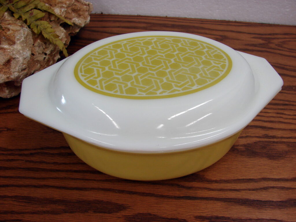 Vintage Pyrex Verde Basketweave 043 1 1 2 Quart Oval Casserole W Pattern Lid Moose R Us