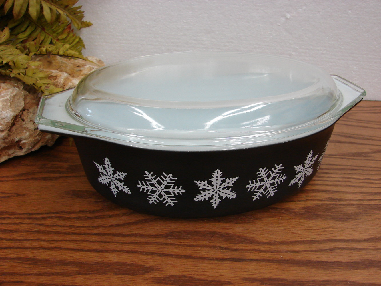 Pyrex Black Snowflake Oval Divided Casserole Baking Dish with
