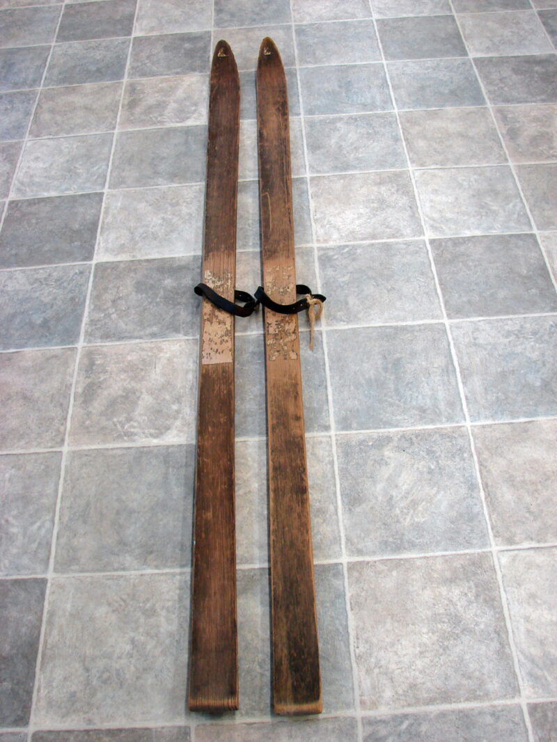 Vintage Lund Simple Pine Wood Snow Skis Antique Ski Lodge Decor, Moose-R-Us.Com Log Cabin Decor