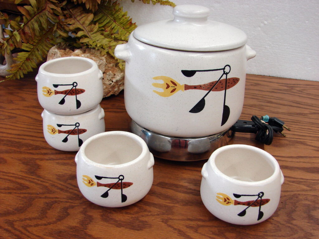 Vintage West Bend Patio Server Bean Pot w/ Cups Heat-Rite Warmer Plate ...