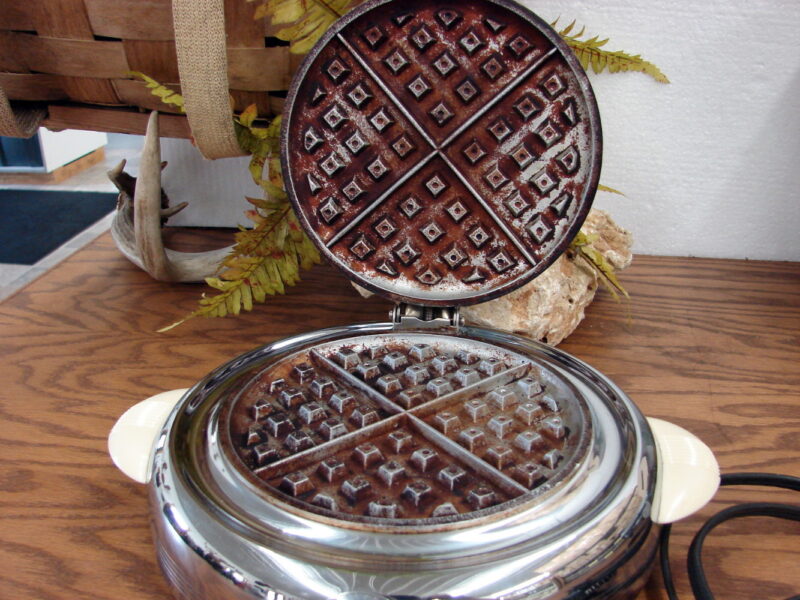 Vintage MCM GE Electric Waffle Maker Chrome Round Art Deco Ivory Knobs, Moose-R-Us.Com Log Cabin Decor