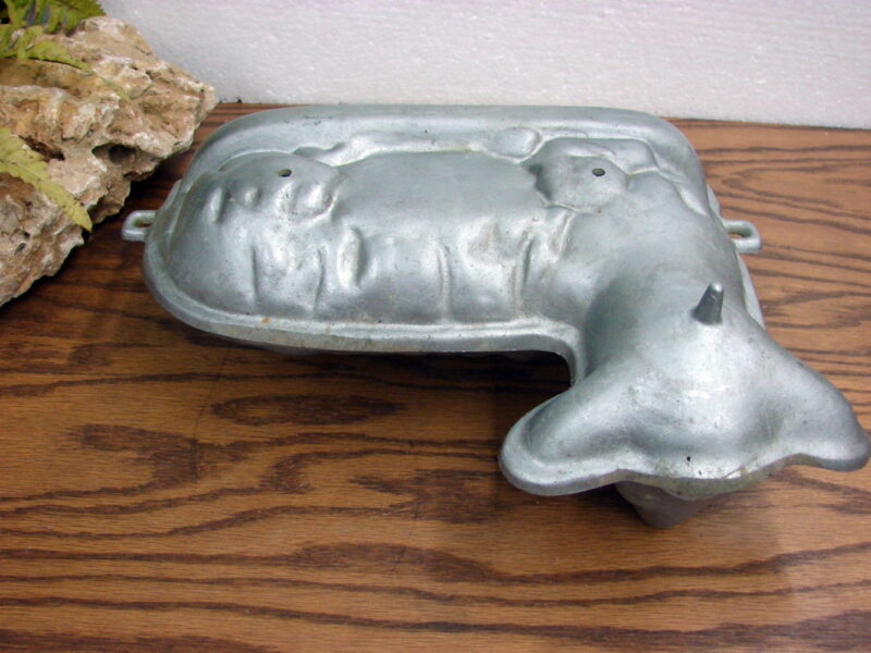 Vintage Molded Metal Lamb 2 Part Cake Mold Easter Spring Baking Mold, Moose-R-Us.Com Log Cabin Decor