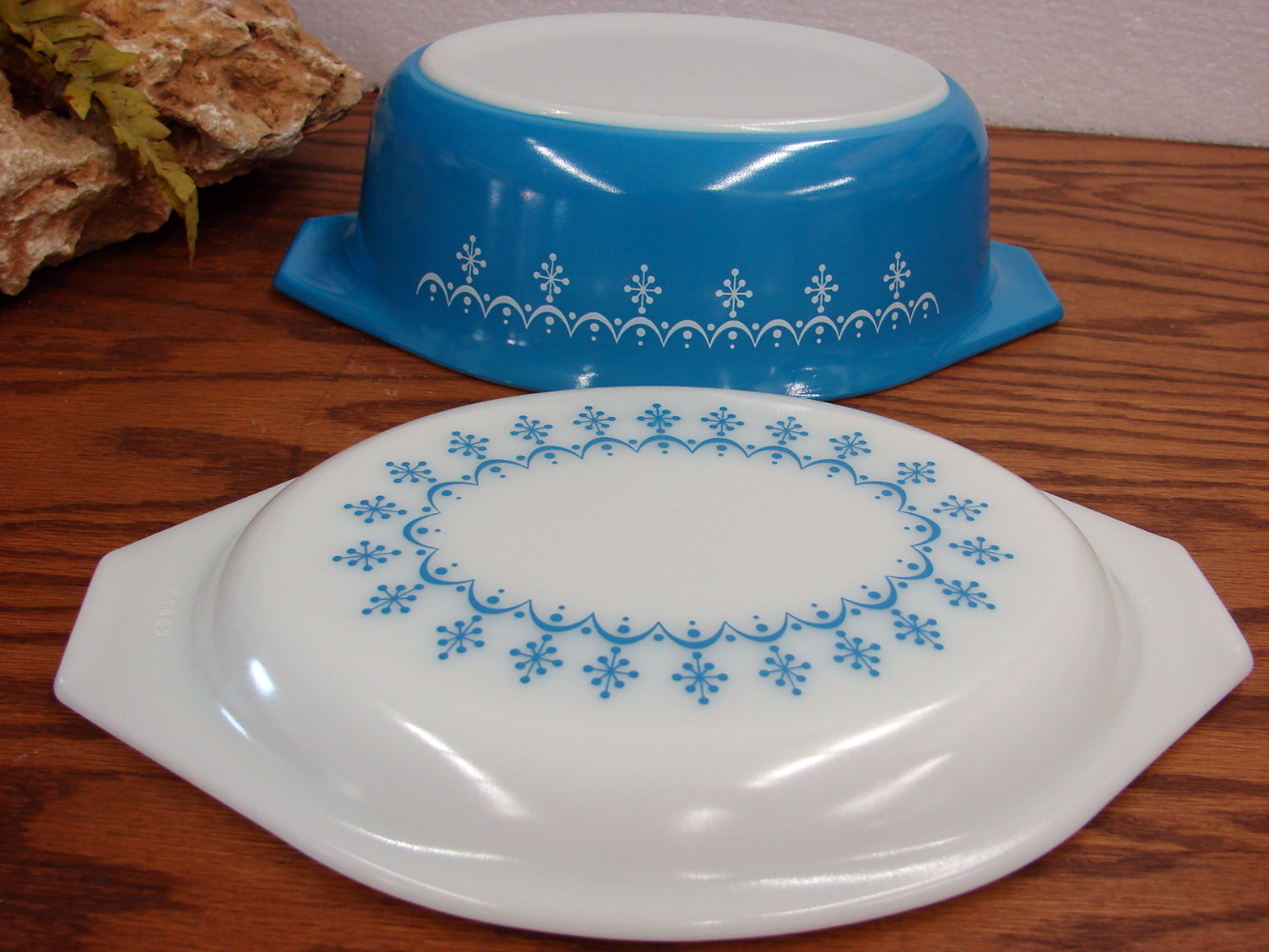 Pyrex Snowflake Turquoise 12 Divded Casserole/Vegetable Dish