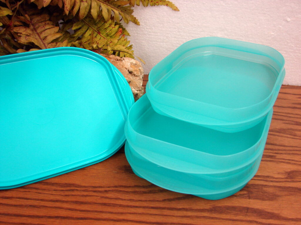 tupperware-teal-layer-stackables-deli-keeper-4-pc-set-lunch-kit-moose