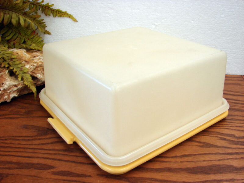 Vintage Tupperware #1241 Large Square Harvest Gold Cake Taker Keeper, Moose-R-Us.Com Log Cabin Decor