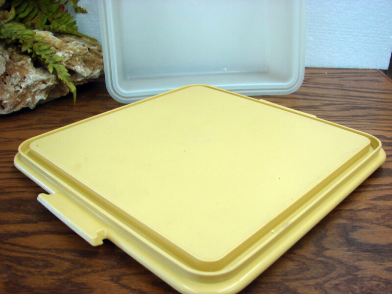 Vintage Tupperware #1241 Large Square Harvest Gold Cake Taker Keeper, Moose-R-Us.Com Log Cabin Decor