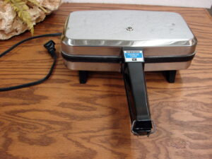 Vitantonio Pizzelle Iron (Italian Cookie Maker) from the 70s or