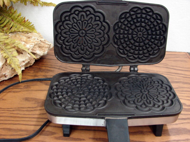 Vintage Electric Vitantonio Pizzelle Chef Baker Authentic Waffle Cookie Iron, Moose-R-Us.Com Log Cabin Decor