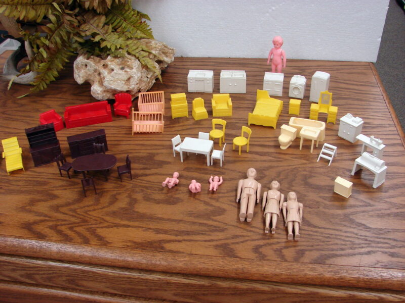 Vintage Marx Dollhouse Furniture 42 Pcs Renwal Man Woman Daughter Dolls, Moose-R-Us.Com Log Cabin Decor