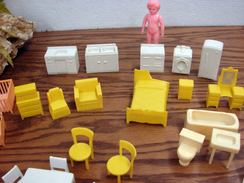 Vintage Marx Dollhouse Furniture 42 Pcs Renwal Man Woman Daughter Dolls, Moose-R-Us.Com Log Cabin Decor