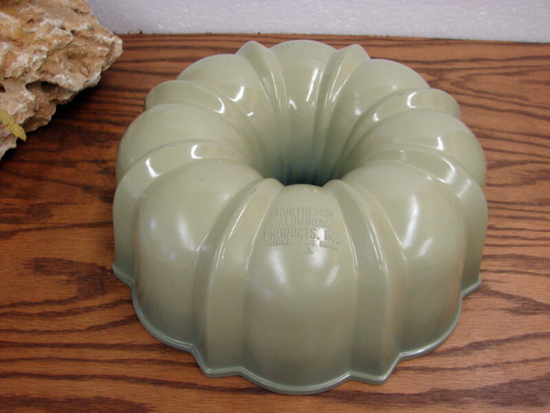 Scandinavian Nordic Ware Avocado Northland Heavy Duty Aluminum Bundt Pan, Moose-R-Us.Com Log Cabin Decor