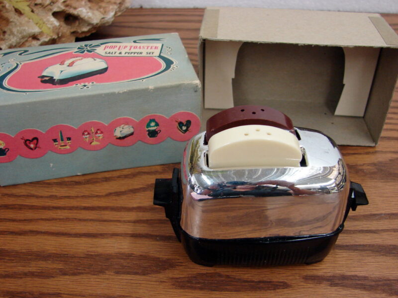 Vintage Novelty Salt Pepper Shaker Pop Up Toaster Set New in Box, Moose-R-Us.Com Log Cabin Decor