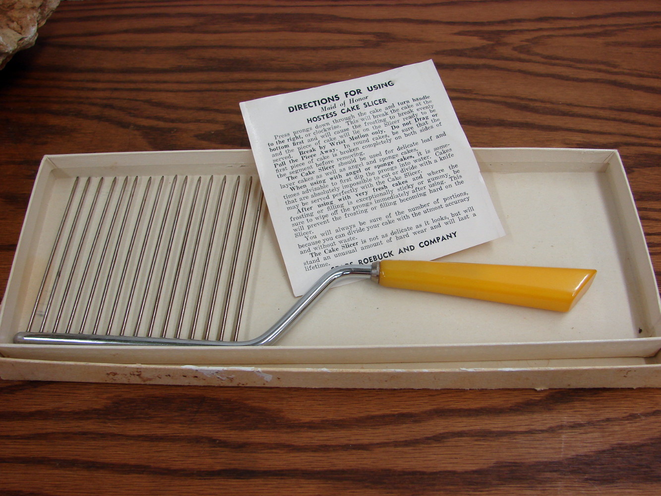 Vintage NIB Sears Roebuck Bakelite Handle Hostess Cake Slicer Box  Instructions