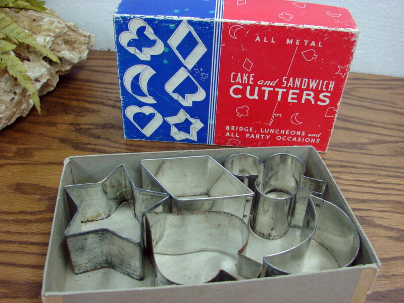 Vintage All Metal Bread Cake Cookie Cutter Bridge Original Box, Moose-R-Us.Com Log Cabin Decor