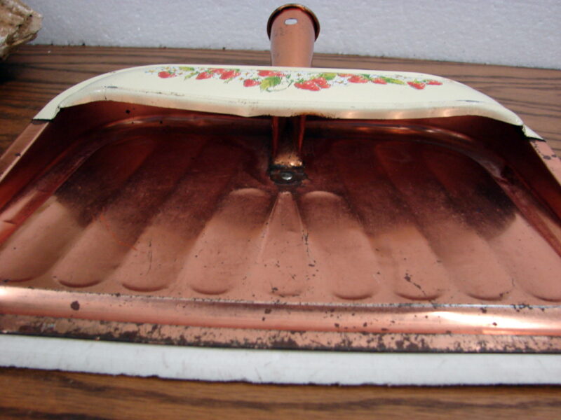 Vintage Ballonoff Copper Tone Metal Dust Pan USA Strawberries, Moose-R-Us.Com Log Cabin Decor