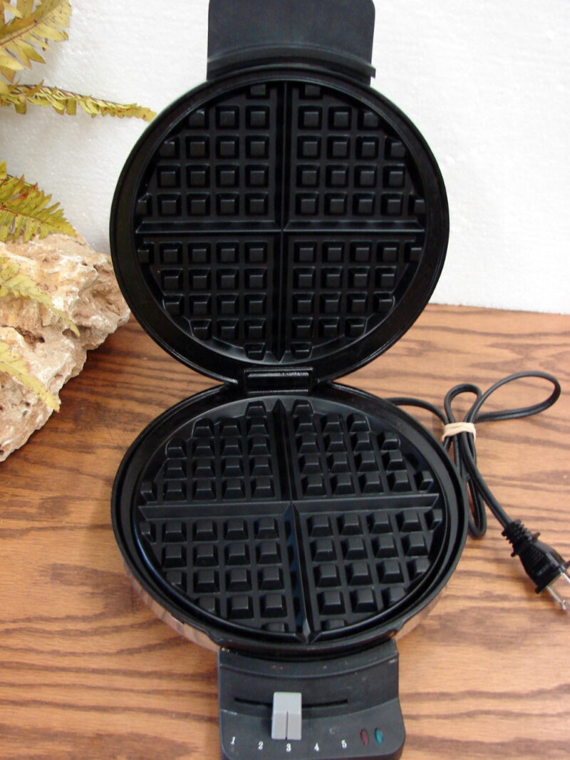 Like New Cuisinart Electric Waffle Maker Chrome Classic Round Adjustable Temp, Moose-R-Us.Com Log Cabin Decor