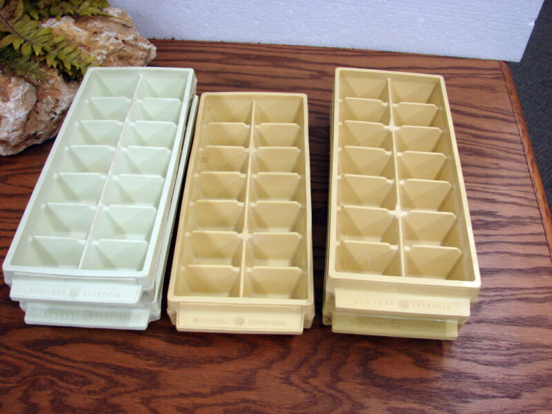 Vintage Plastic General Electric Hot Point Ice Cube Tray Retro Lot of 7, Moose-R-Us.Com Log Cabin Decor