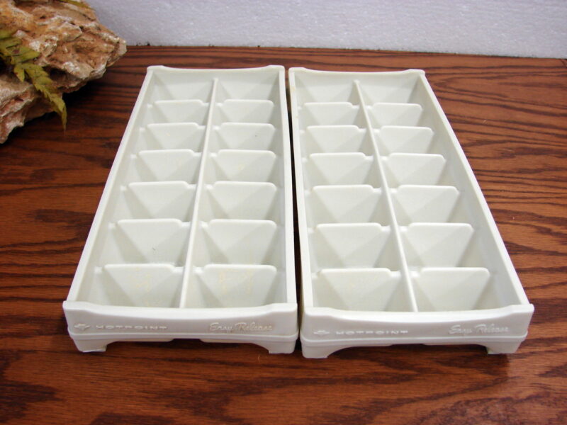 Vintage Plastic General Electric Hot Point Ice Cube Tray Retro Lot of 7, Moose-R-Us.Com Log Cabin Decor