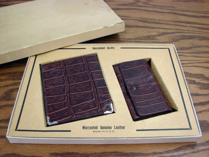 Vintage Alligator Warranted Genuine Leather Gift Set Wallet Key New in Box, Moose-R-Us.Com Log Cabin Decor