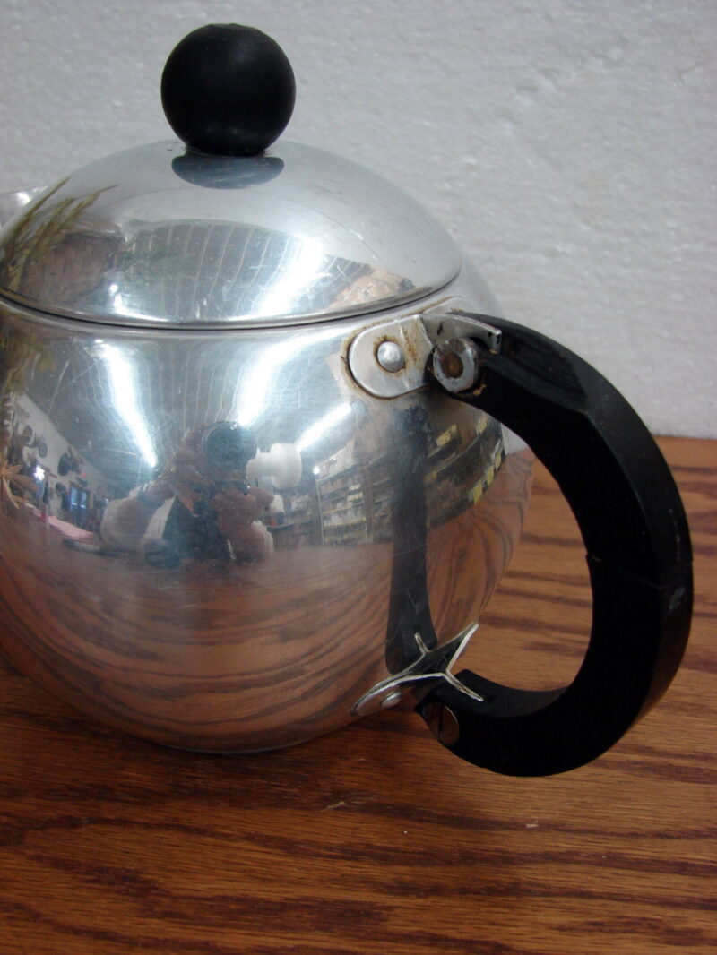 Vintage Retro Mirro 1 1/2 Qt #1526 Aluminum Tea Pot Wooden Handle, Moose-R-Us.Com Log Cabin Decor