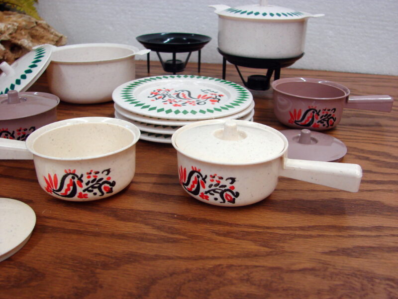 Vintage 19 pc Plastic Toy Playset Bird Plates Pots Pans Burners Toleware, Moose-R-Us.Com Log Cabin Decor