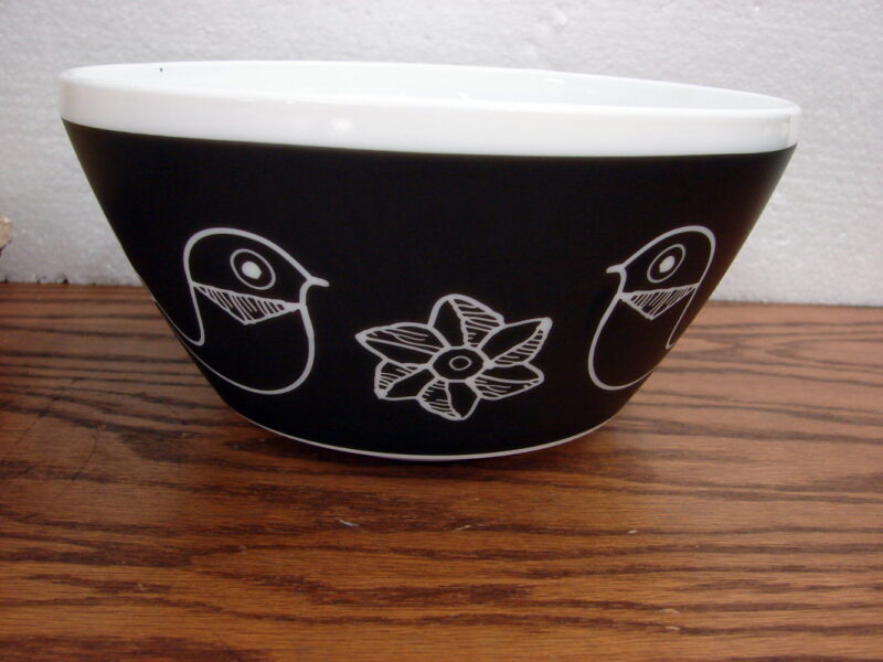 Vintage Charm Inspired PYREX Black White Birds of a Feather 10C 2.3L, Moose-R-Us.Com Log Cabin Decor