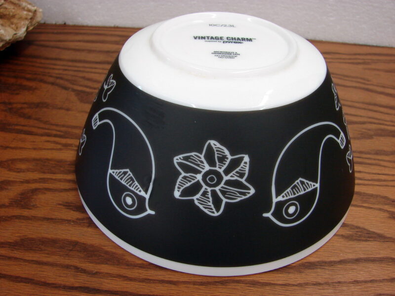 Vintage Charm Inspired PYREX Black White Birds of a Feather 10C 2.3L, Moose-R-Us.Com Log Cabin Decor