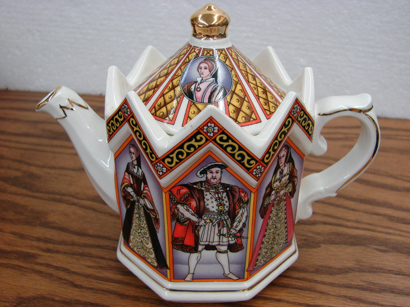 Vintage Sadler Teapot King Henry VIII Tower London Shakespeare Porcelain