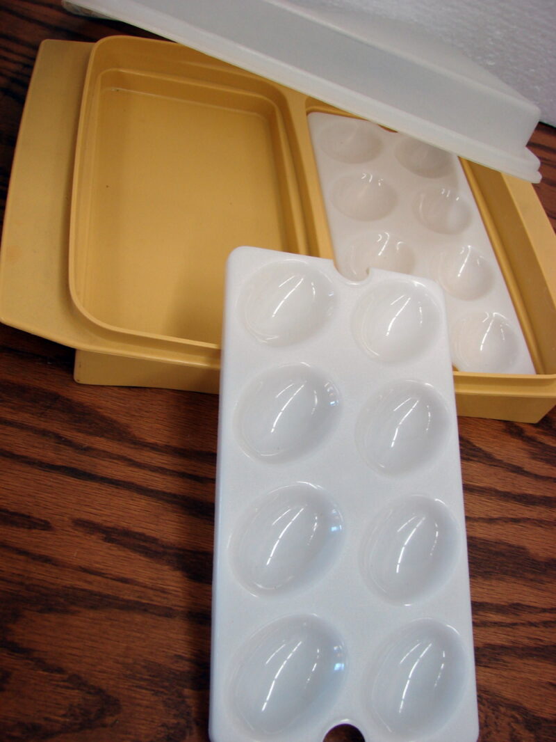 Tupperware Deviled Egg Keeper #723 Storage Container 4 Pc Complete, Moose-R-Us.Com Log Cabin Decor