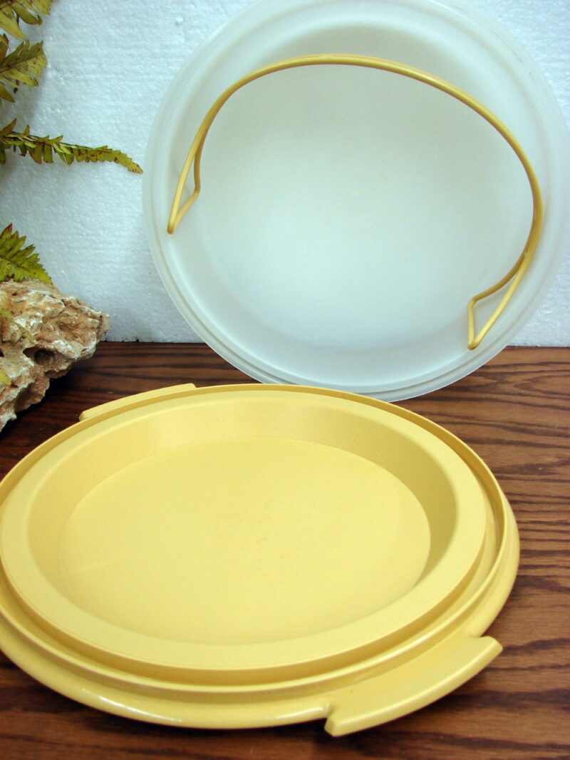 Vintage Tupperware Harvest Gold #719 Pie Carrier Keeper Storage w/ Handle 3 Pc, Moose-R-Us.Com Log Cabin Decor