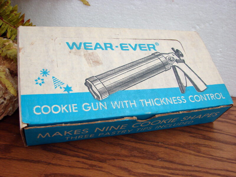 Vintage Wear-Ever Cookie Gun w/ Thickness Control Complete w/ Blue Box, Moose-R-Us.Com Log Cabin Decor